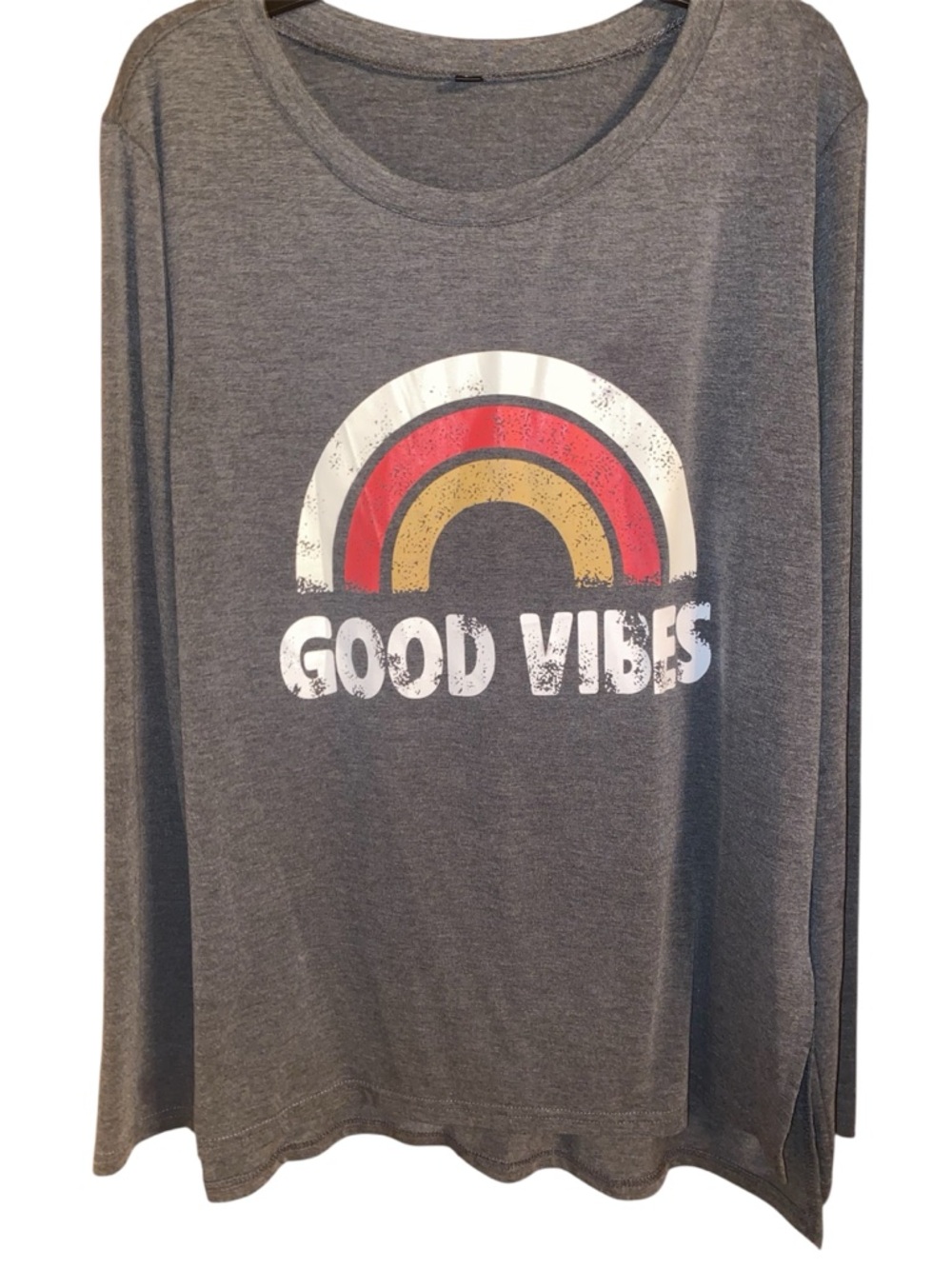 Women’s gray long-sleeve top features a "Good Vibes" graphic long sleeve SZ L